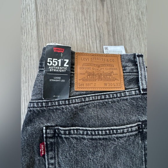 Levi's 551 Z Gray Authentic Straight Jeans 👖🩶

*NEW WITH TAGS 🏷️ - Picture 4 of 13
